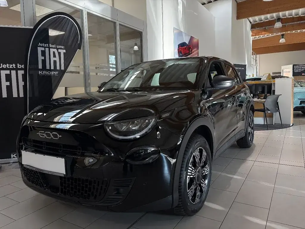 Neu Fiat 600 Business 101 PS (74 kW) 2026 Schwarz SUV