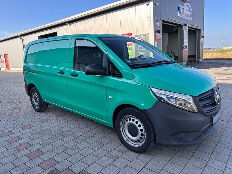 Gebraucht Mercedes Vito 190 PS (139 kW) 2021 Grün Van