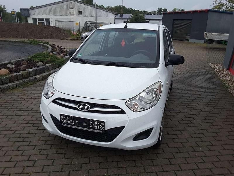 Weiß Gebraucht 2013 Hyundai i10 Edition Kleinwagen | 1.750 € (Superpreis) - Bild 1/4
