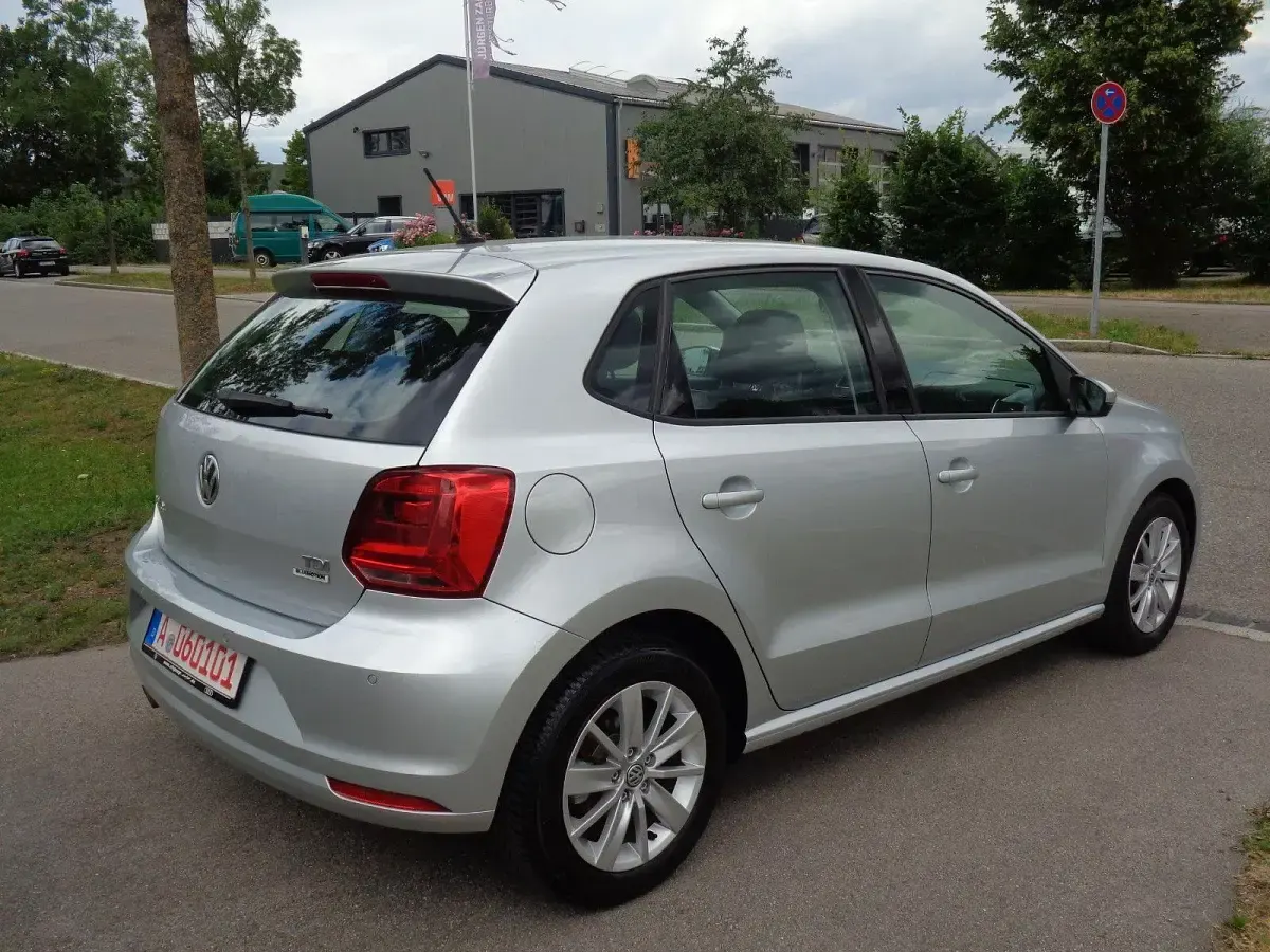 Gebraucht VW Polo Comfortline 90 PS (66 kW) 2017 Silber Limousine