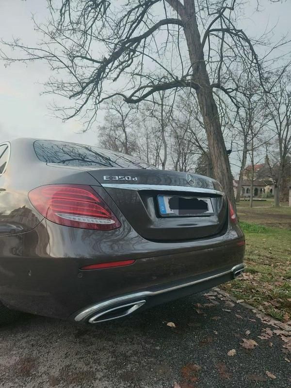 Gebraucht Mercedes E350 Avantgarde 258 PS (189 kW) 2017 Braun Limousine