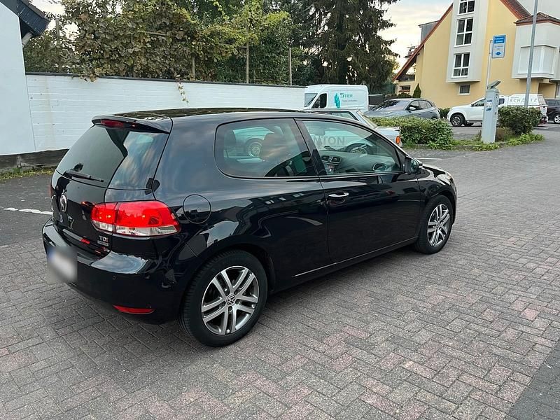Gebraucht VW Golf VI 105 PS (77 kW) 2012 Schwarz Kleinwagen