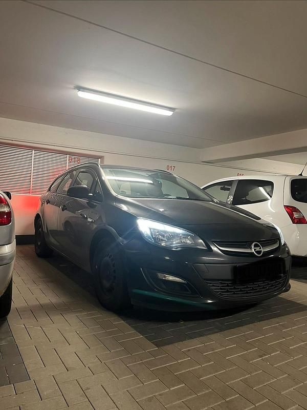 Schwarz Gebraucht 2014 Opel Astra Kombi | 5.000 € (Guter Preis) - Bild 1/4