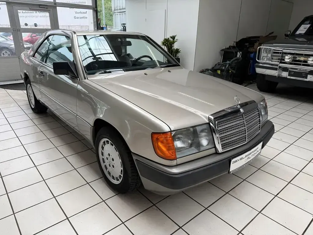 Gebraucht Mercedes 230 132 PS (97 kW) 1988 Rauchsilber  metallic Coupé