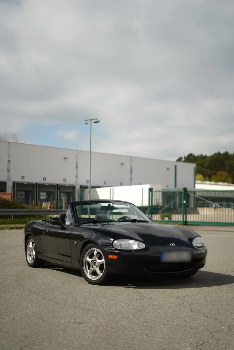 Second-hand Mazda MX5 140 CP (102 kW) 1999 Negru Cabrio