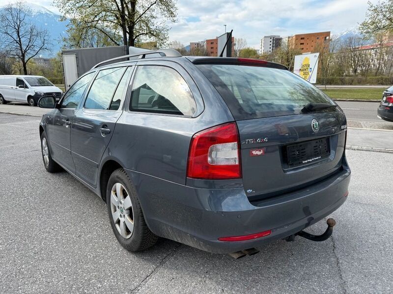 Gebraucht Skoda Octavia Ambition 160 PS (117 kW) 2011 Grau Kombi