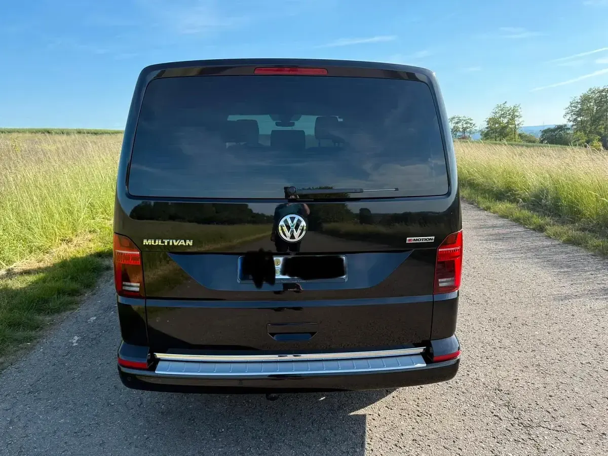 Używany VW Multivan 150 KM (110 kW) 2022 Czarny Minivan