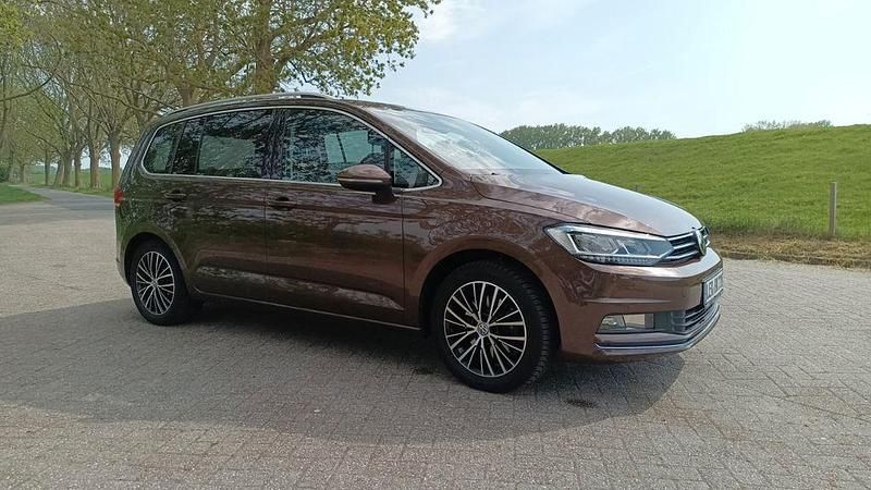 Gebraucht VW Touran Highline 150 PS (110 kW) 2016 Braun Van / Kleinbus