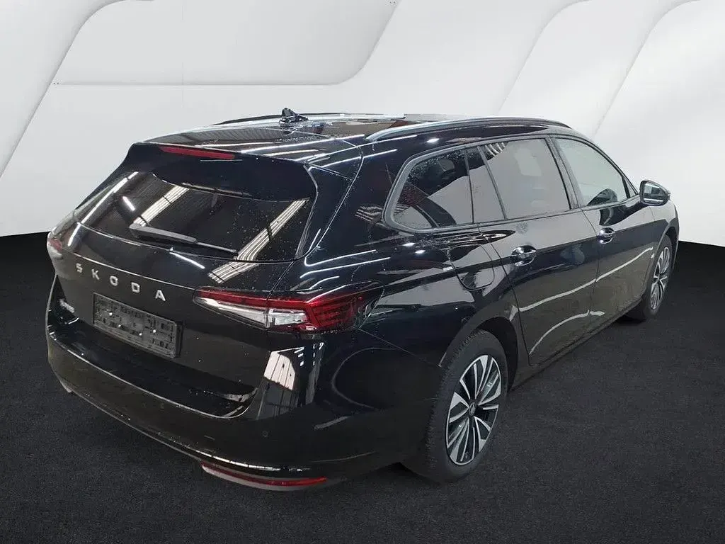 Gebraucht Skoda Superb Selection 150 PS (110 kW) 2025 Ebonyschwarz Kombi
