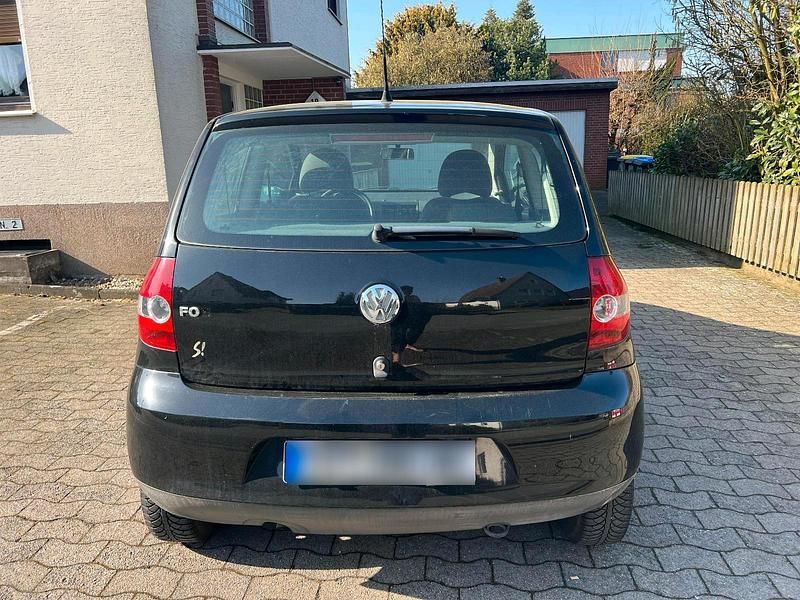 Gebraucht VW Fox 54 PS (39 kW) 2008 Schwarz Kleinwagen