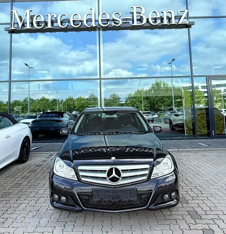Gebraucht Mercedes C180 156 PS (114 kW) 2011 Schwarz Limousine