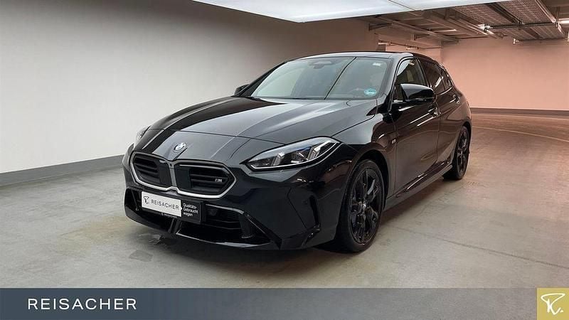 Saphirschwarz metallic Gebraucht 2025 BMW M135 Efficient Dynamics Kleinwagen | 37.999 € (Guter Preis) - Bild 1/4