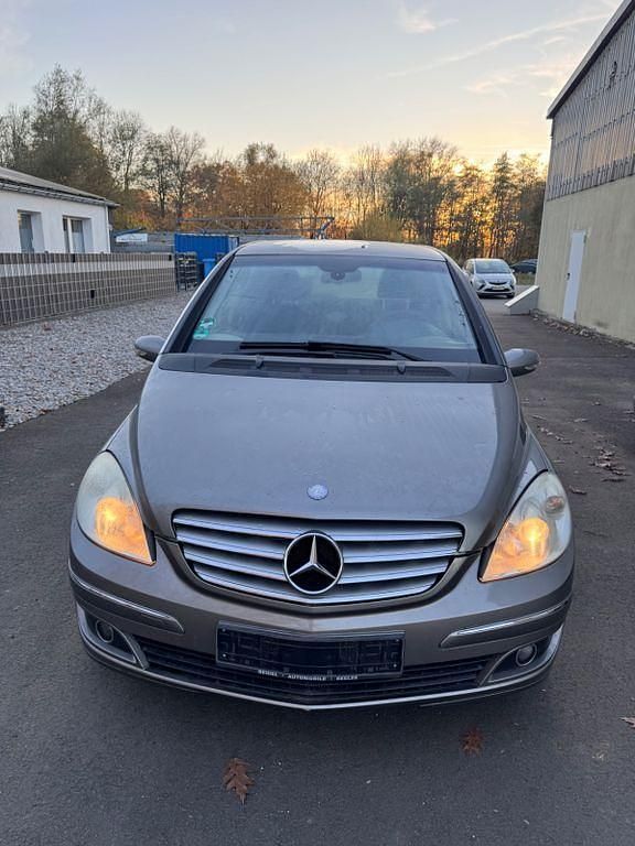 Grau Gebraucht 2005 Mercedes B170 Van / Kleinbus | 2.750 € (Fairer Preis) - Bild 1/4