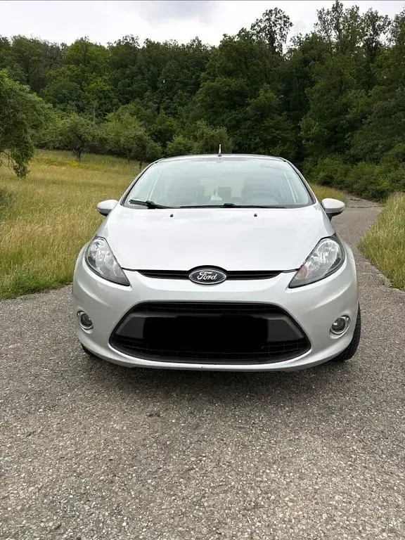 Gebraucht Ford Fiesta Trend 95 PS (69 kW) 2011 Silber Limousine