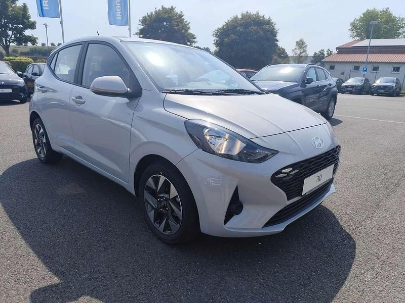 Neu Hyundai i10 Trend 63 PS (46 kW) 2025 Grau Kleinwagen