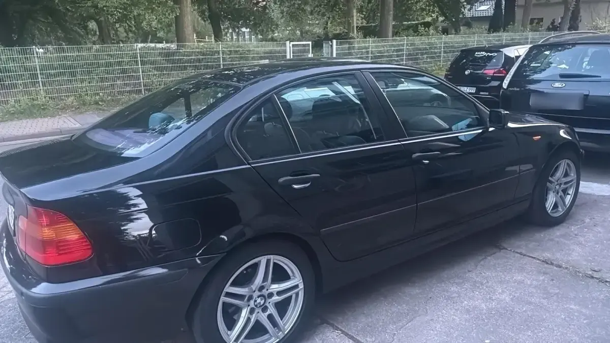 Gebraucht BMW 318 150 PS (110 kW) 2004 Schwarz Limousine