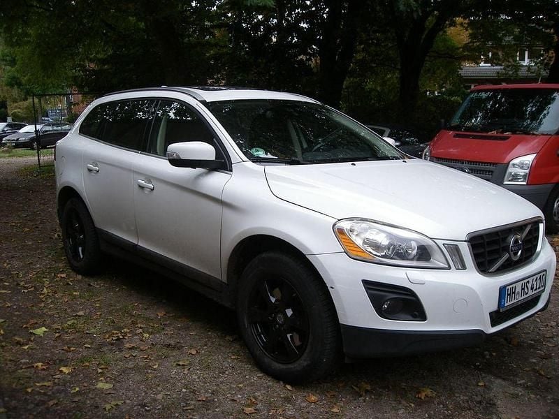 Weiß Gebraucht 2009 Volvo XC60 Summum SUV | 8.500 € (Fairer Preis) - Bild 1/4