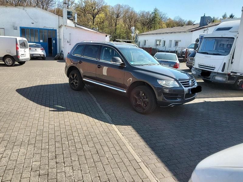 Używany VW Touareg 239 KM (175 kW) 2008 Szary SUV