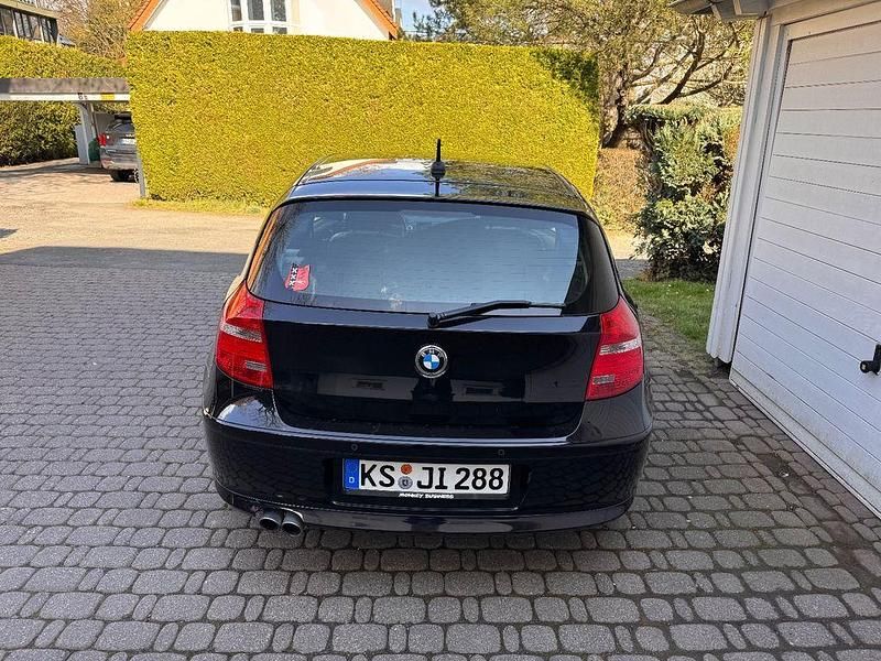 Gebraucht BMW 130 Performance 258 PS (189 kW) 2010 Schwarz Kleinwagen