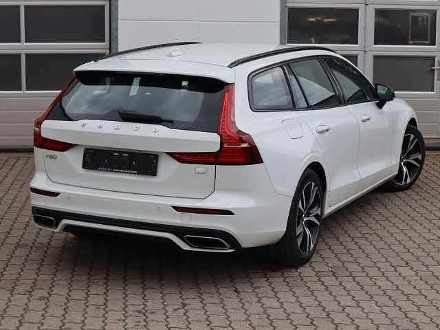 Gebraucht Volvo V60 R-Design 398 PS (292 kW) 2021 Ice white / solid Kombi