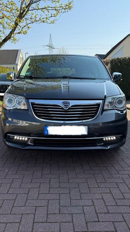 Gebraucht Lancia Voyager 177 PS (130 kW) 2015 Grau Van / Kleinbus