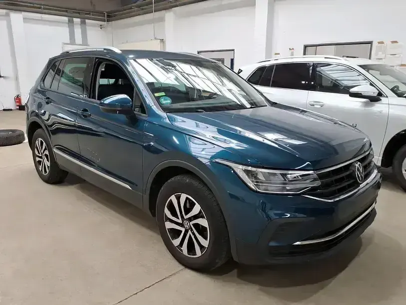Gebraucht VW Tiguan Active 245 PS (180 kW) 2022 Nightshade blue metallic SUV