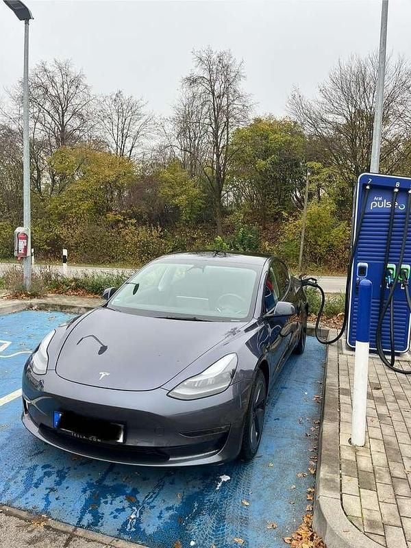 Grau Gebraucht 2021 Tesla Model 3 Limousine | 26.999 € (Guter Preis) - Bild 1/4