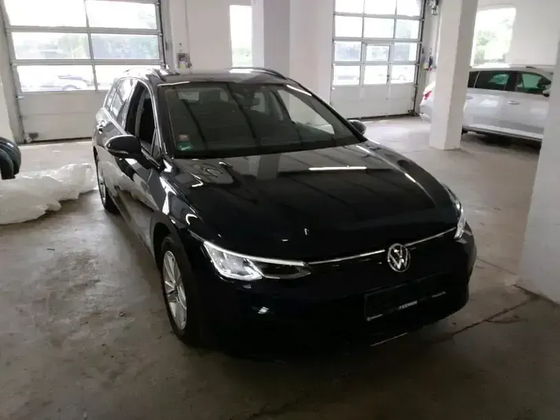 Gebraucht VW Golf VIII Life 116 PS (85 kW) 2022 Atlantik blue metallic Kombi