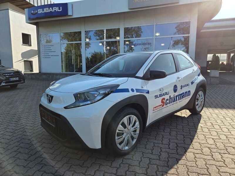 Weiß Gebraucht 2024 Toyota Aygo Edition Kleinwagen | 16.800 € (Guter Preis) - Bild 1/4