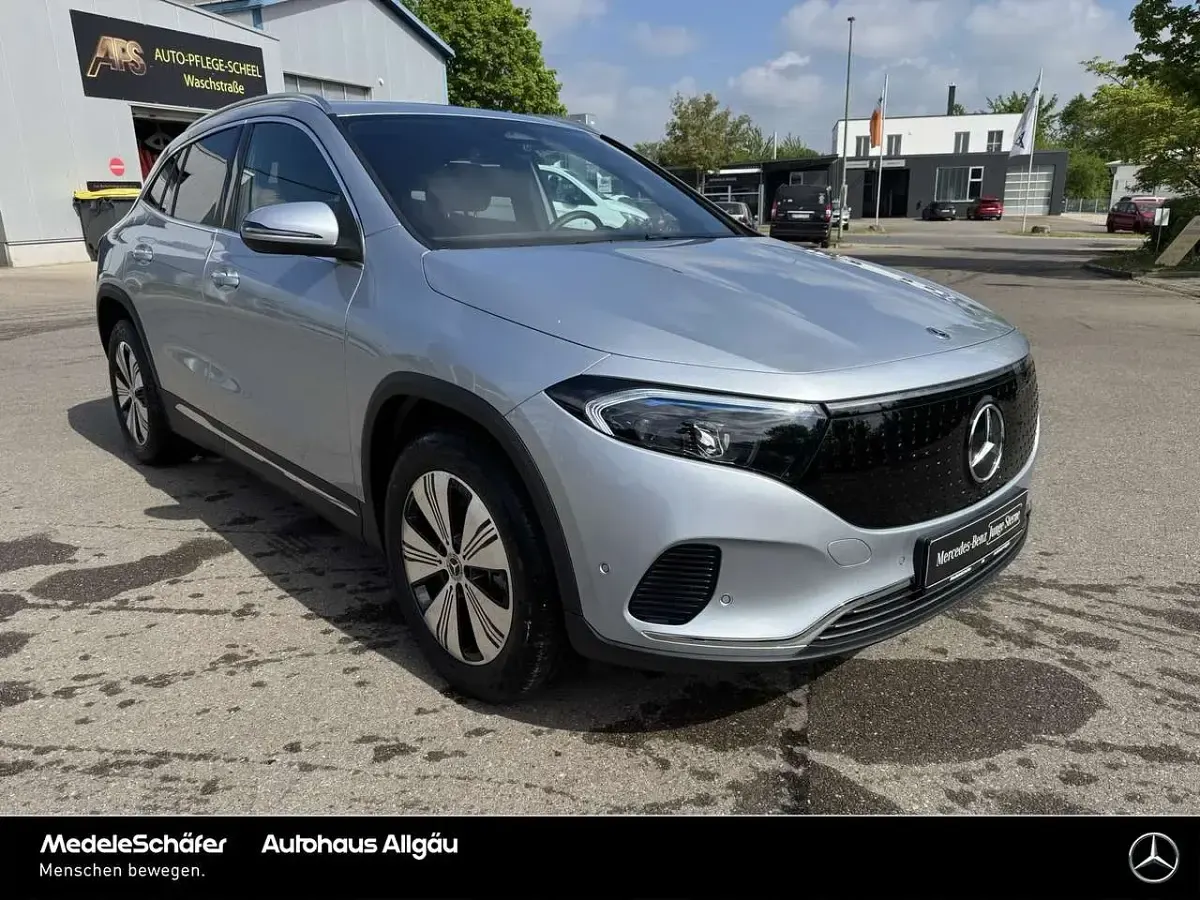 Second-hand Mercedes EQA250 Progressive 150 kW (204 CP) 2025 Argintiu SUV