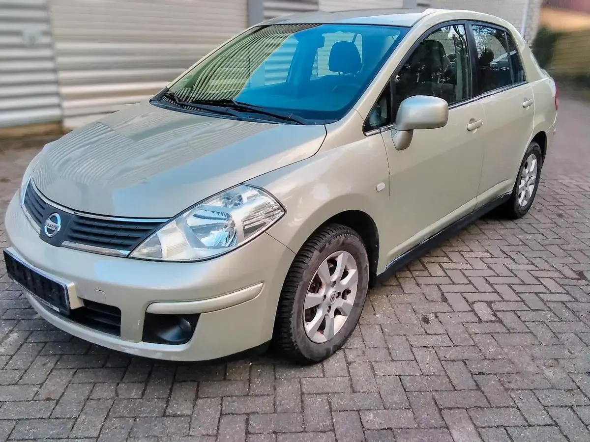 Gebraucht Nissan Tiida 110 PS (80 kW) 2008 Silber Kleinwagen
