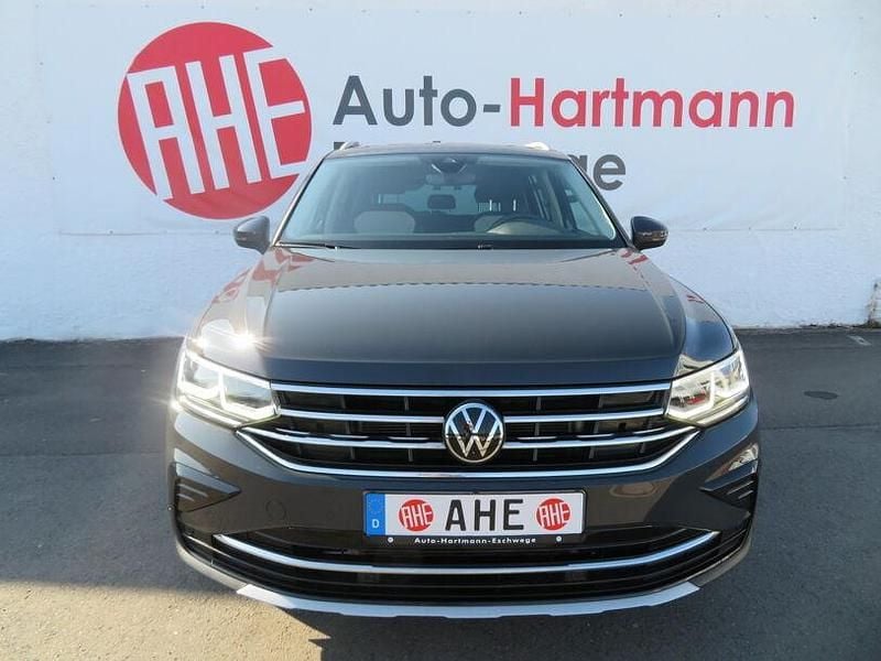 Gebraucht VW Tiguan Elegance 200 PS (147 kW) 2023 Uranograu SUV
