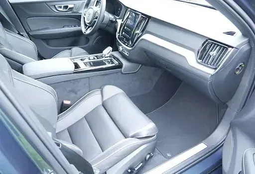 Gebraucht Volvo V60 Plus 455 PS (334 kW) 2024 Blau Kombi