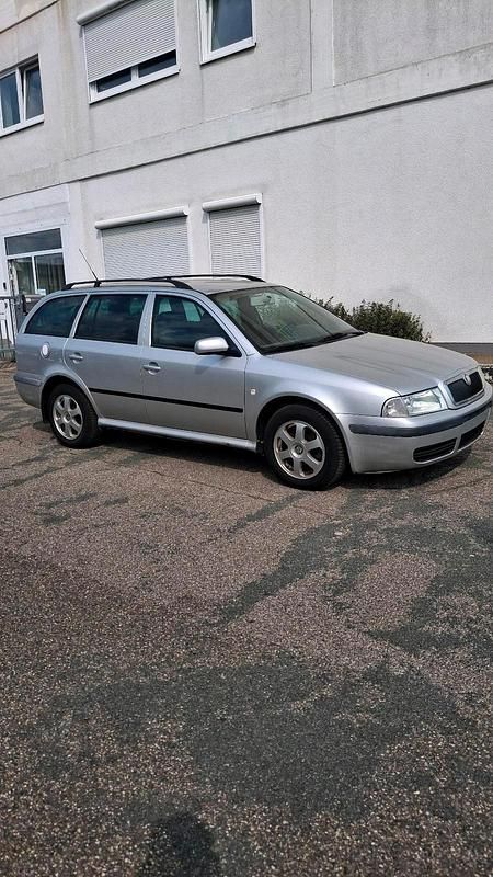 Silber Gebraucht 2003 Skoda Octavia Kombi | 700 € (Fairer Preis) - Bild 1/4