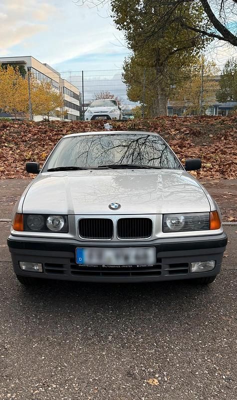 Grau Gebraucht 1990 BMW 316 Limousine | 2.800 € - Bild 1/4