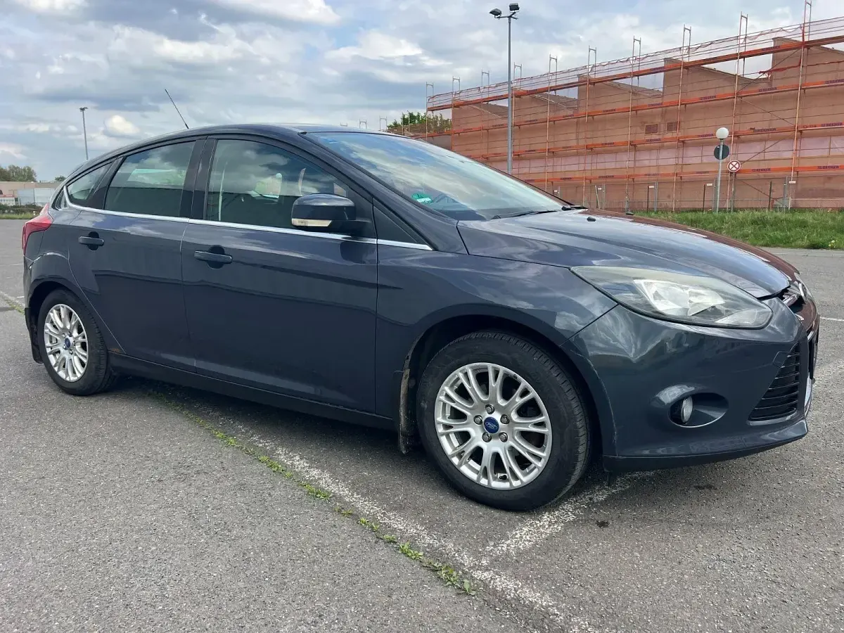 Gebraucht Ford Focus Titanium 125 PS (91 kW) 2011 Grau Limousine