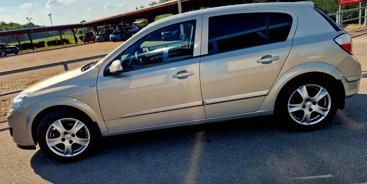 Gebraucht Opel Astra 90 PS (66 kW) 2005 Silber Limousine
