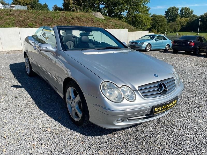 Brillantsilber metalliclack Gebraucht 2004 Mercedes CLK320 Elegance Cabrio | 6.150 € (Superpreis) - Bild 1/4