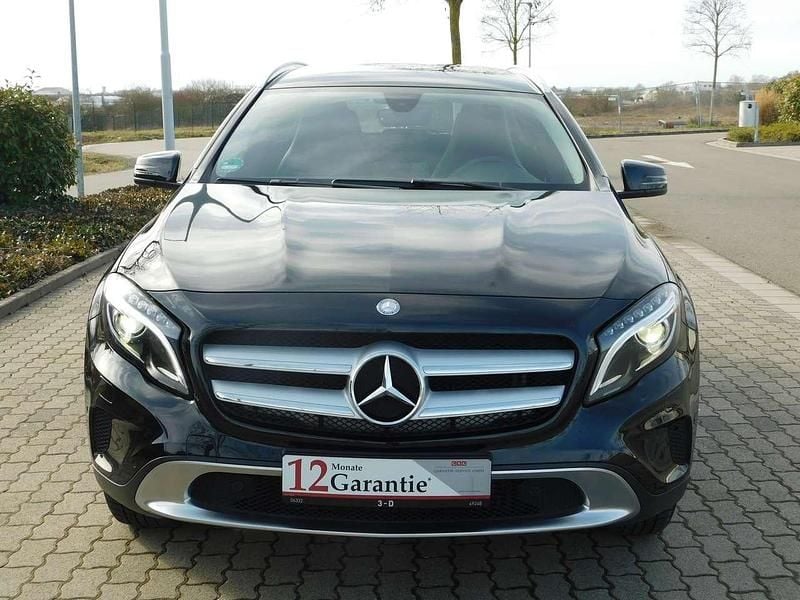 Gebraucht Mercedes GLA250 Progressive 211 PS (155 kW) 2016 Kosmosschwarz  metalliclack SUV