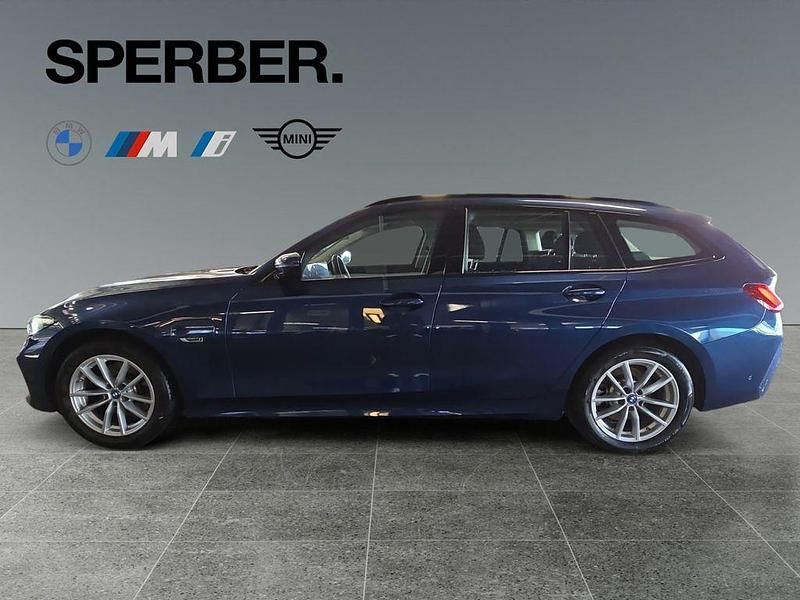 Gebraucht BMW 330e 184 PS (135 kW) 2022 Blau Limousine