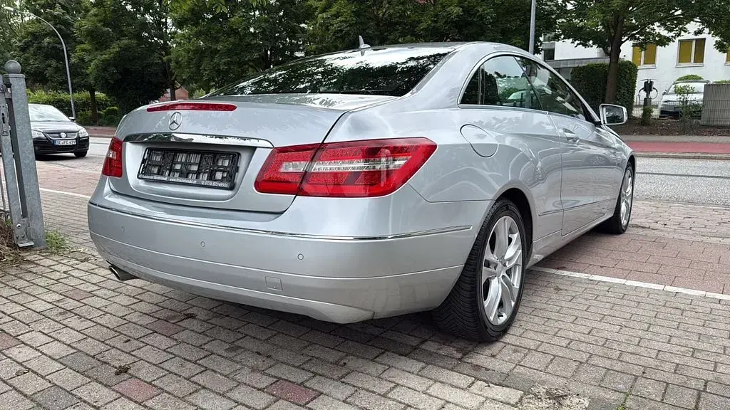 Gebraucht Mercedes E220 170 PS (125 kW) 2011 Silber Coupé