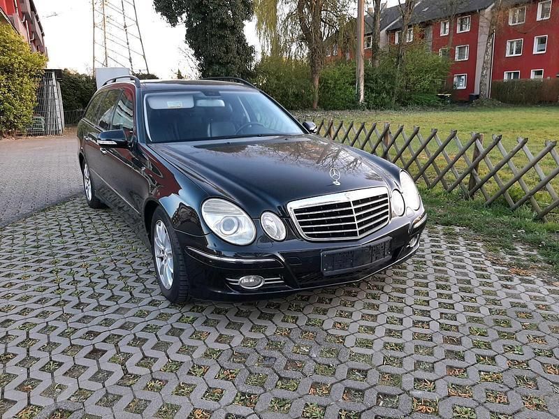 Schwarz Gebraucht 2006 Mercedes E280 Kombi | 3.950 € - Bild 1/4