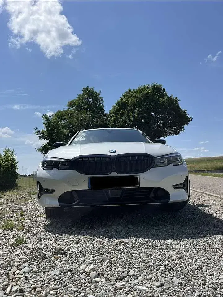 Gebraucht BMW 330 Sport Line 258 PS (189 kW) 2019 Weiß Kombi