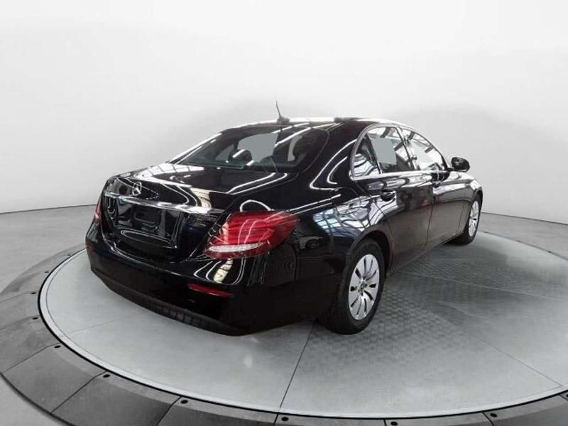 Gebraucht Mercedes E200 160 PS (117 kW) 2020 Schwarz Limousine