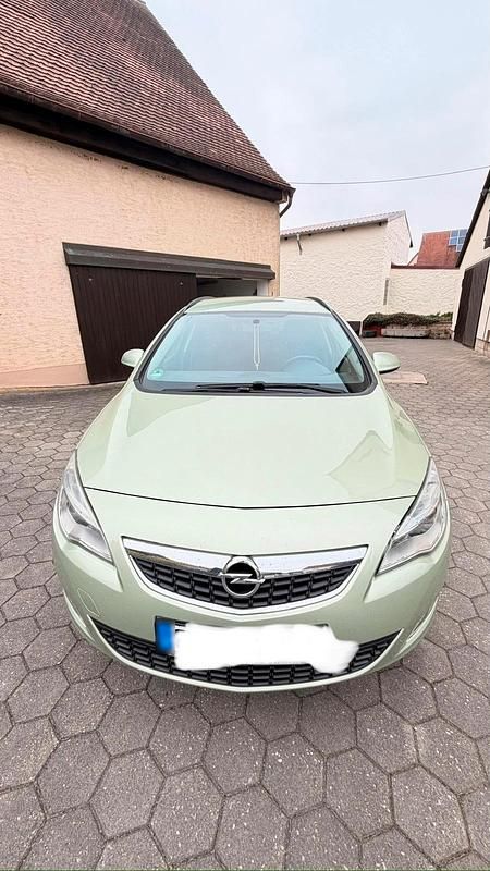 Gebraucht Opel Astra 110 PS (80 kW) 2011 Grün Kombi