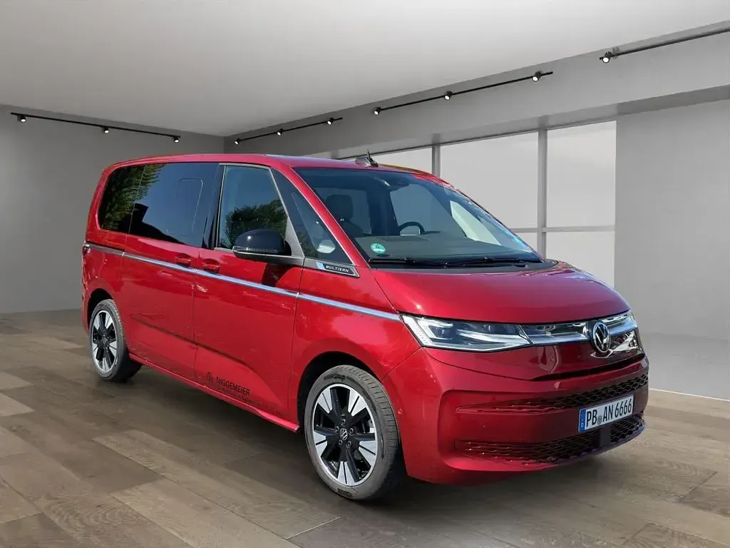 Gebraucht VW Multivan Style 150 PS (110 kW) 2025 Rot Van / Kleinbus
