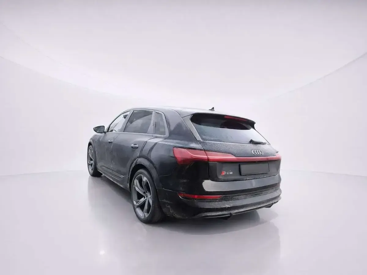 Gebraucht Audi e-tron Ambiente 369 kW (503 PS) 2022 Mythosschwarz metallic SUV