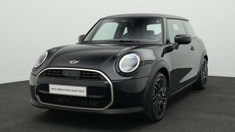 Schwarz Gebraucht 2024 Mini Cooper Favoured Kleinwagen | 28.873 € (Etwas zu teuer) - Bild 1/4