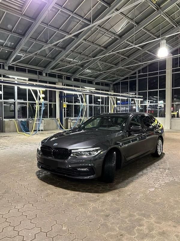 Schwarz Gebraucht 2018 BMW 540 Sport Line Kombi | 22.999 € (Superpreis) - Bild 1/4