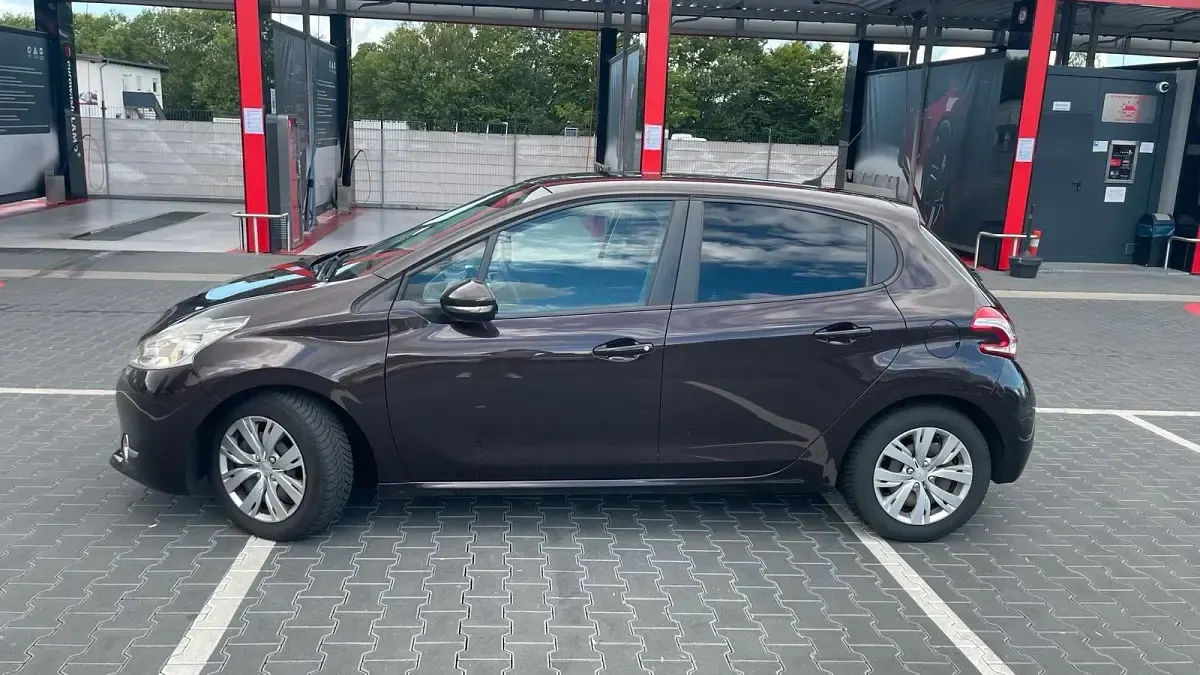 Gebraucht Peugeot 208 95 PS (69 kW) 2012 Braun Kleinwagen